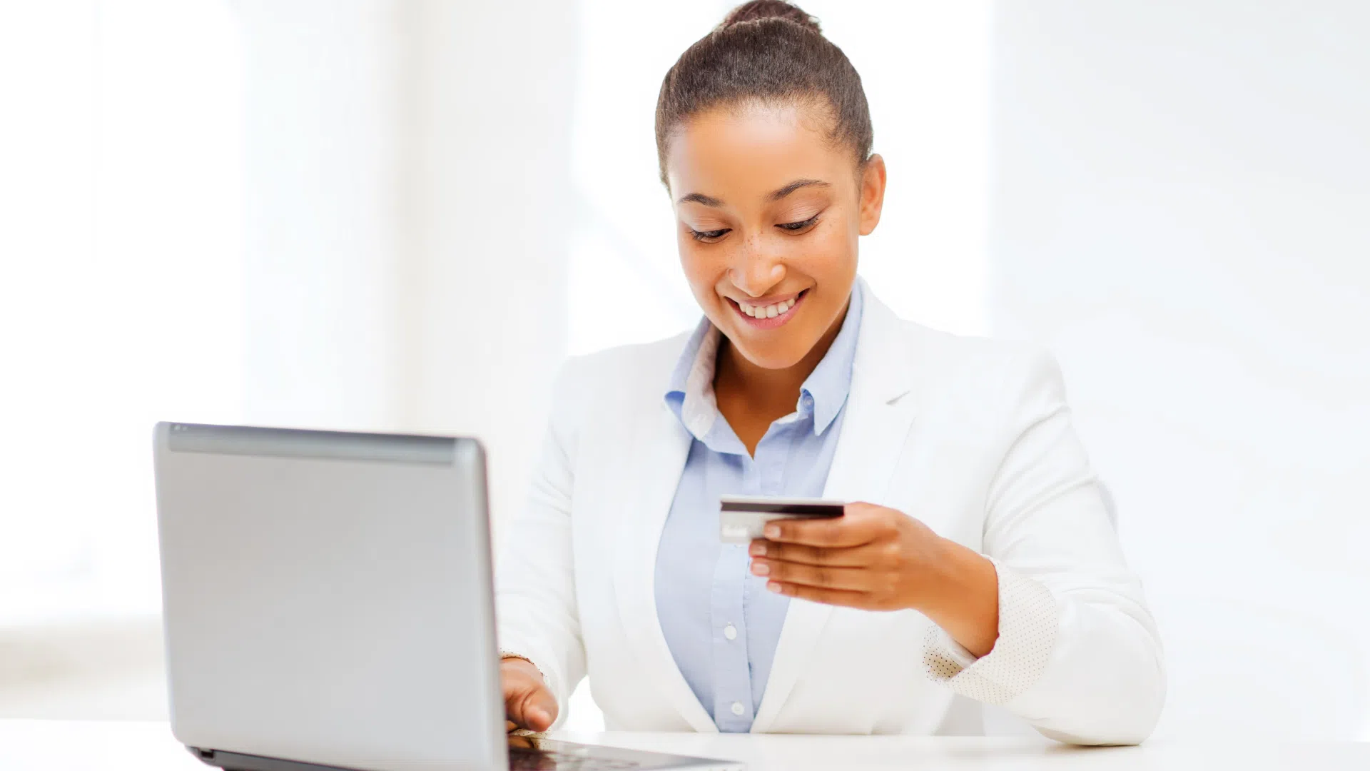 A professional purchasing their Juvederm online.