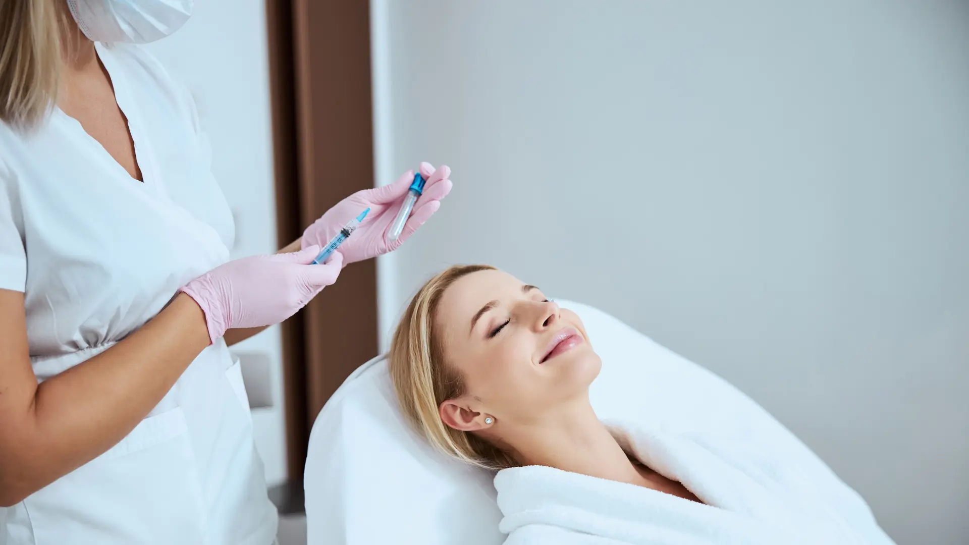 A medical professional preparing an injection for the patient's procedure.