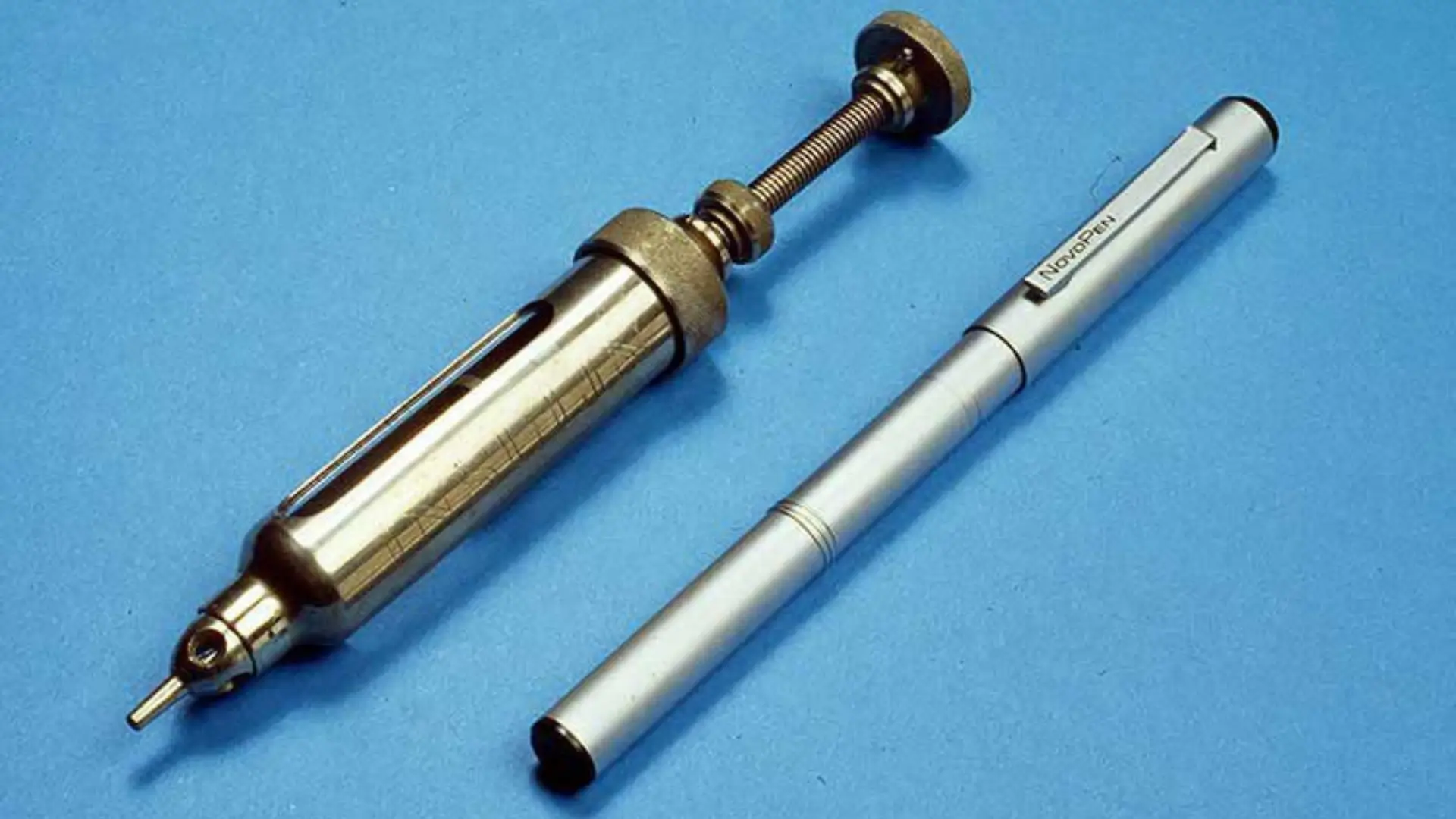 Novo Nordisk photographed the first Novo Syringe from 1925 and the first NovoPen® device developed in 1985.