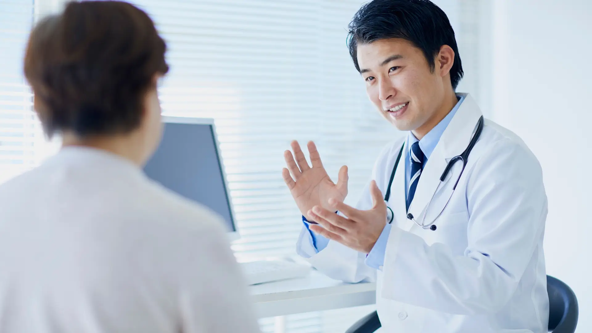 Discover patients and practitioners' insights on Xolair injection, including real-world reviews, clinical data, and importance of setting realistic expectations before treatment.